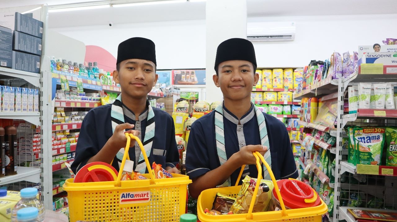 Sambut Hari Raya DT Peduli Dan Alfamart Belanja Bareng Yatim Dan Dhuafa