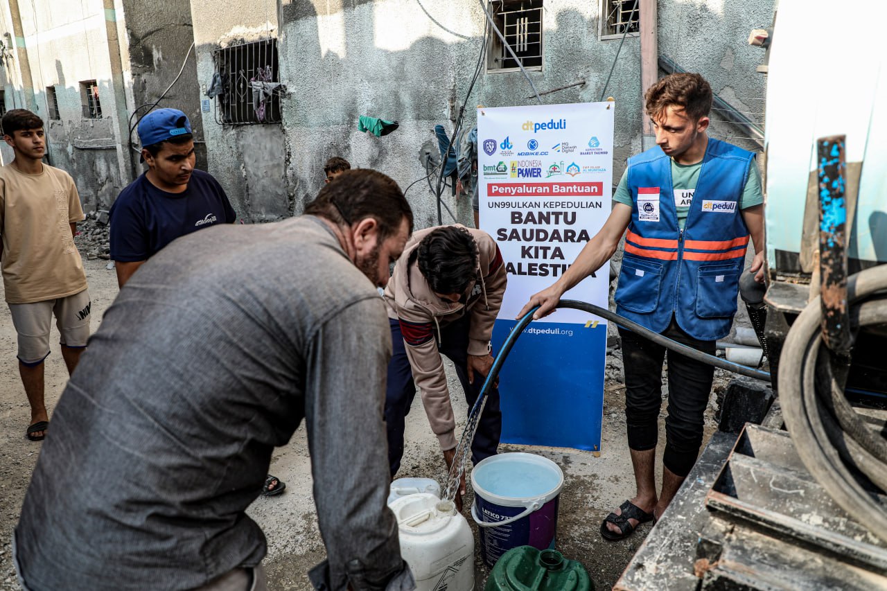 Krisis Air Minum Di Gaza DT Peduli Salurkan Seratus Ribu Liter Air Bersih