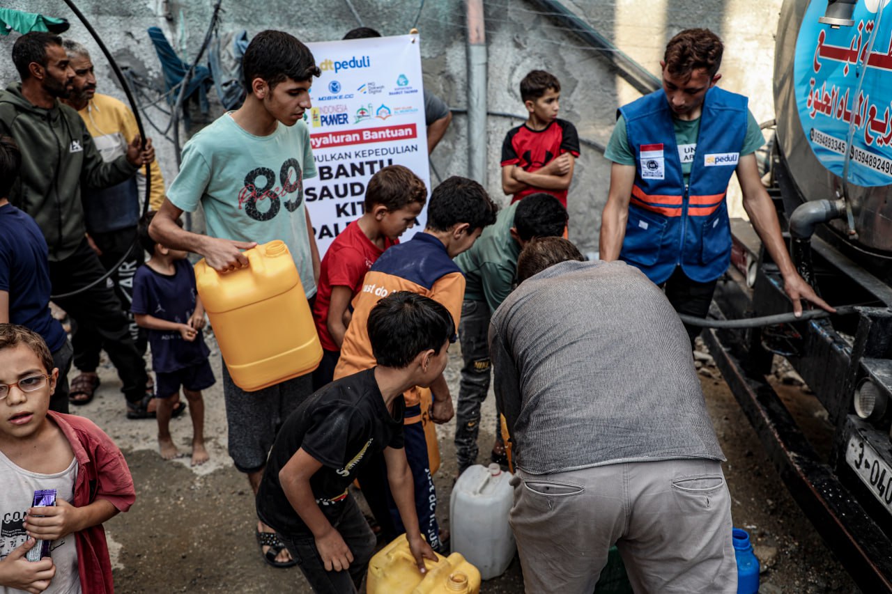 Krisis Air Minum Di Gaza Dt Peduli Salurkan Seratus Ribu Liter Air Bersih