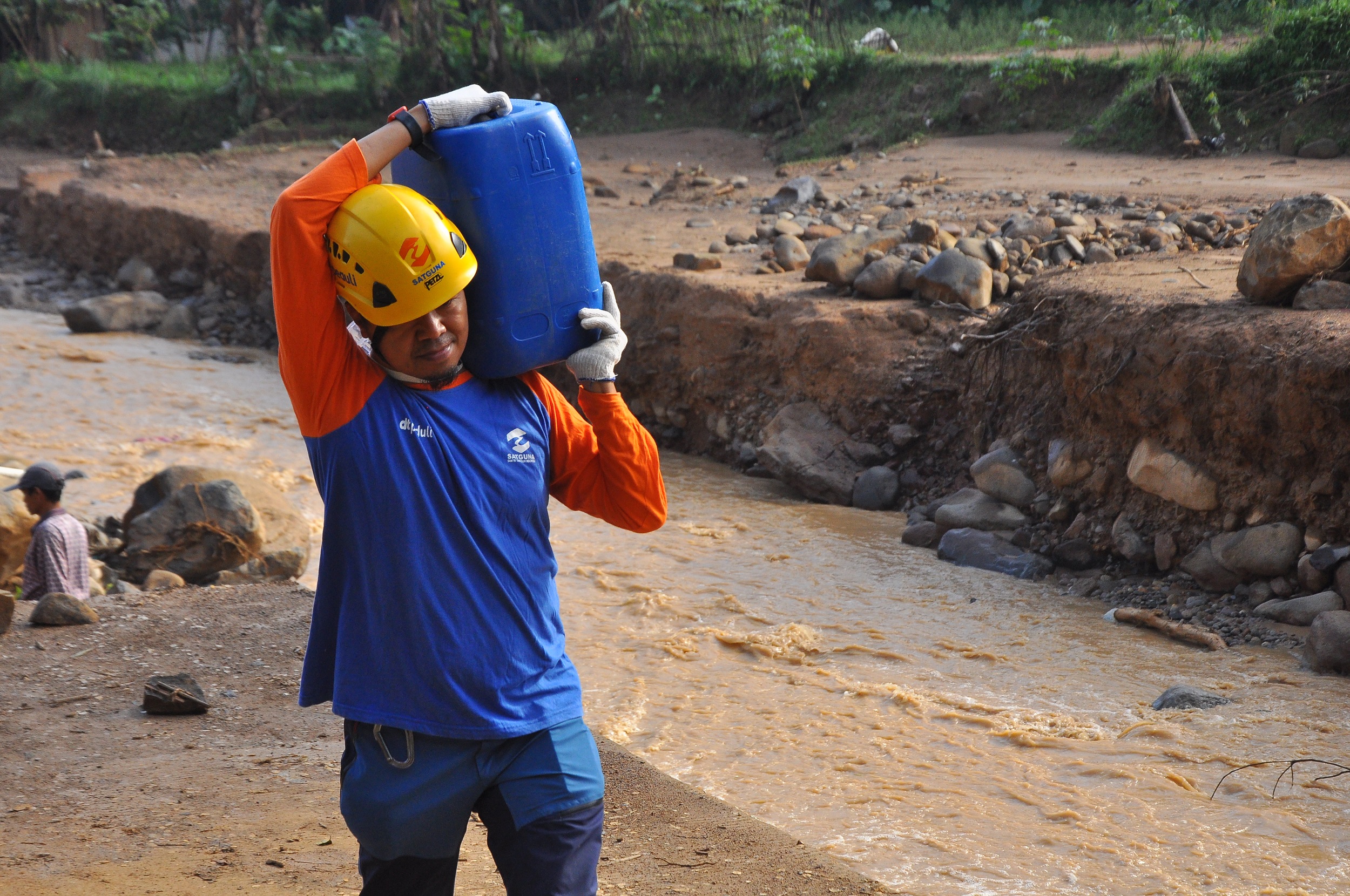 Banjir Bandang Terjang Leuwiliang Dt Peduli Salurkan Bantuan Darurat