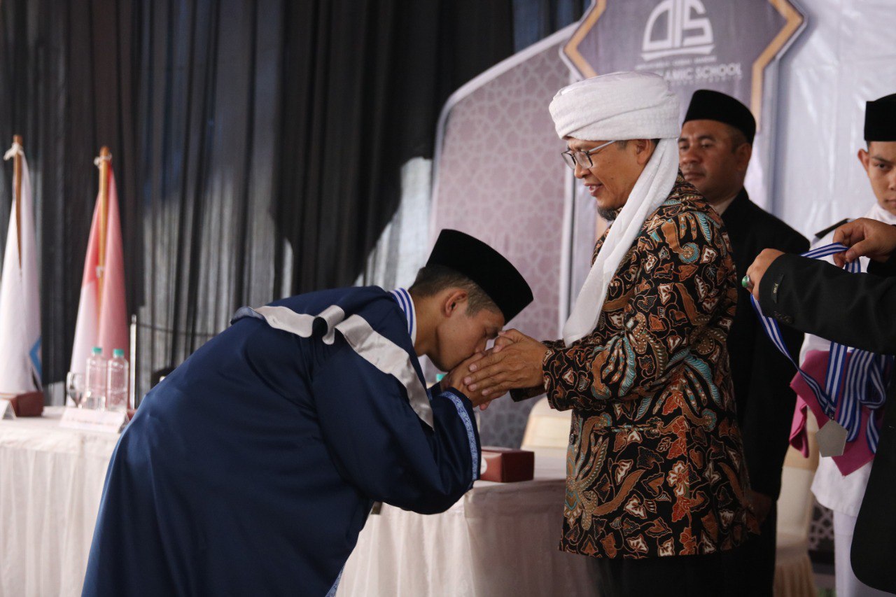 Ini Pesan Aa Gym untuk Alumni Santri SMP dan SMA Adzkia Islamic School Serua