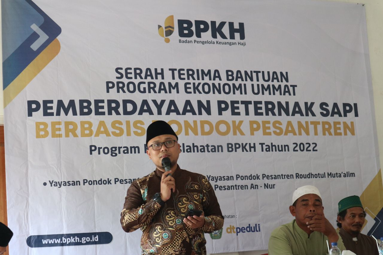 Serahkan 24 Ekor Sapi, DT Peduli dan BPKH Berdayakan 3 Pesantren di Lampung