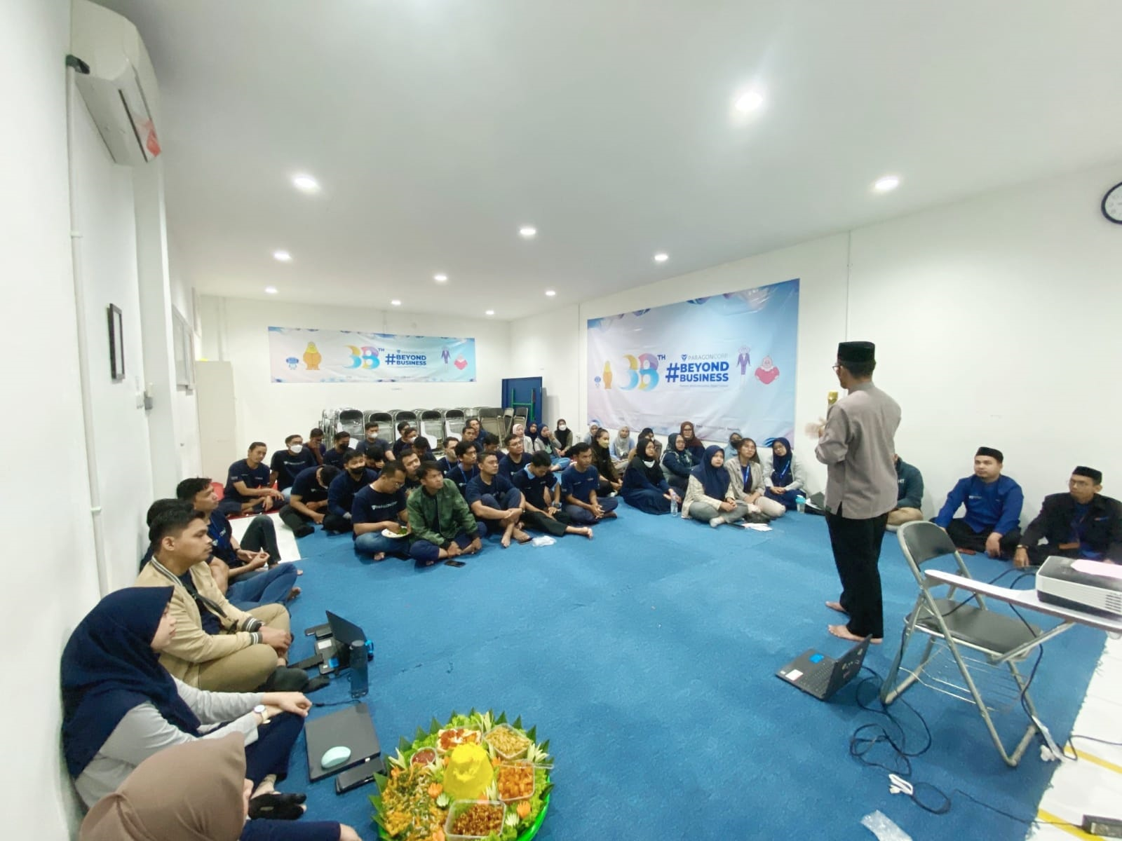 Isi Milad Paragon Ke-38, Asatidz DT Peduli Ingatkan Karyawan Selalu Libatkan Allah