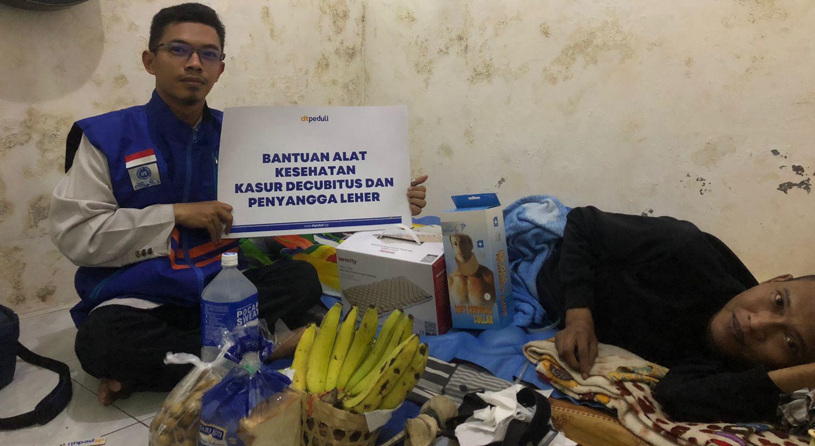 Miliki Semangat Tak Pernah Luruh, DT Peduli Bantu Anggi Sembuh dari Lumpuh