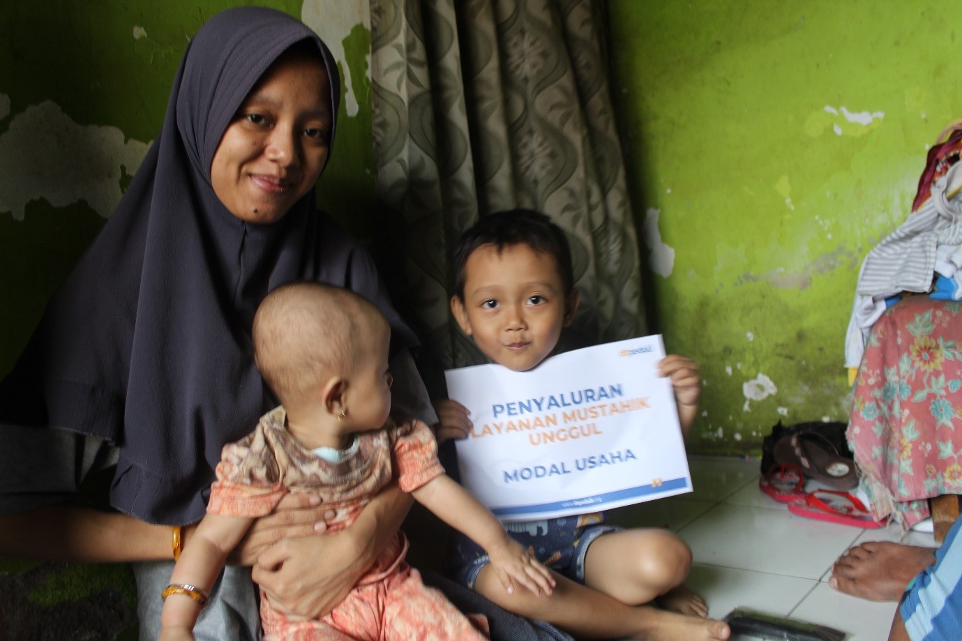 DT Peduli Malang Bantu Perjuangan Jijah, Orang Tua Tunggal yang Berjuang Menghidupi Kedua Anaknya