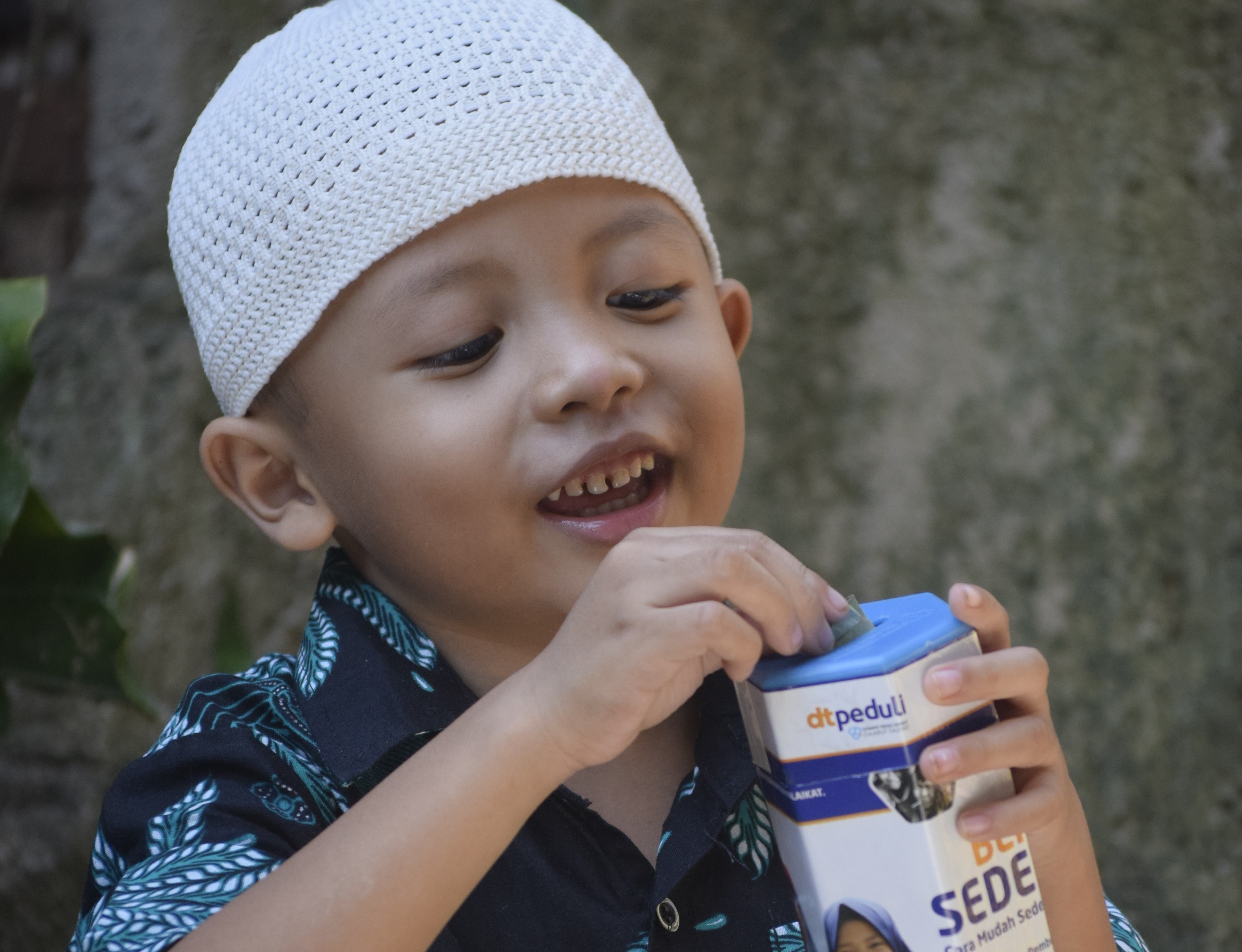Lapang maupun Sempit, Bersedekahlah 