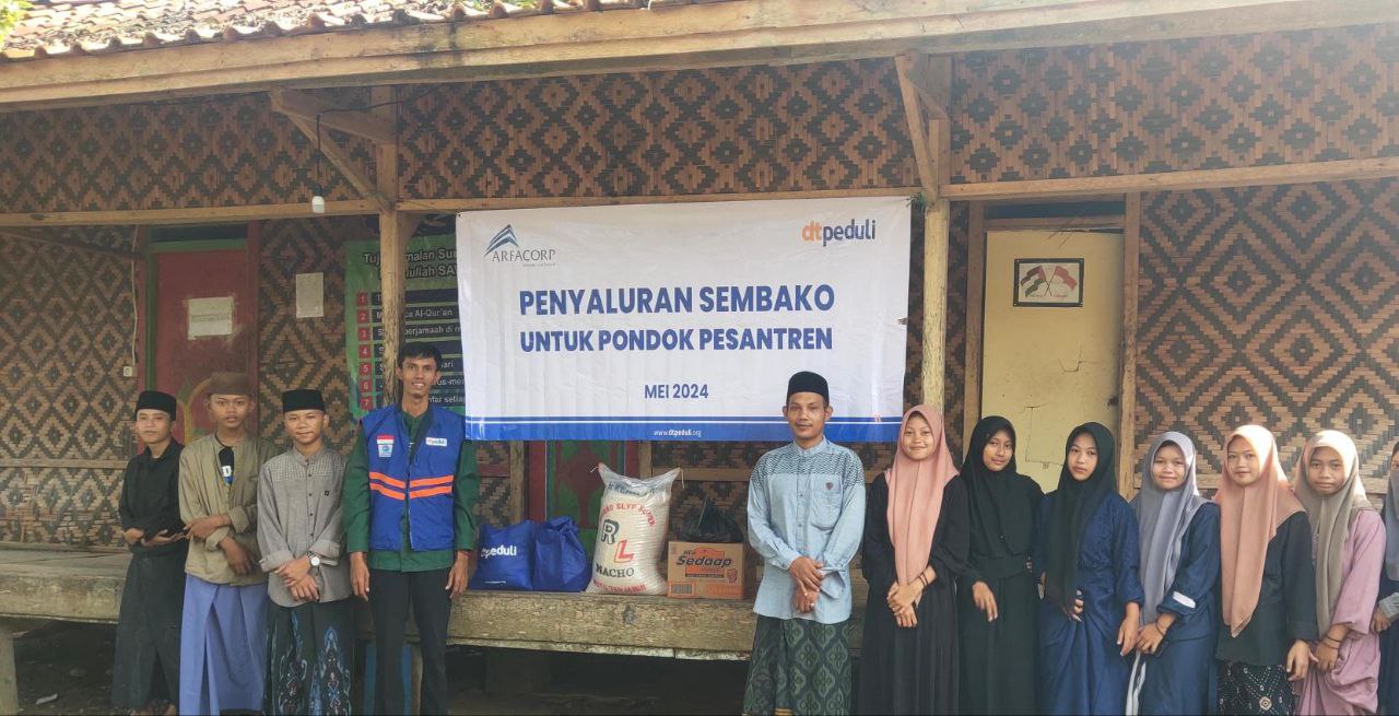 Arfacorp dan DT Peduli Serang Berkolaborasi Bagikan Berkah Sembako di Ponpes Pandeglang