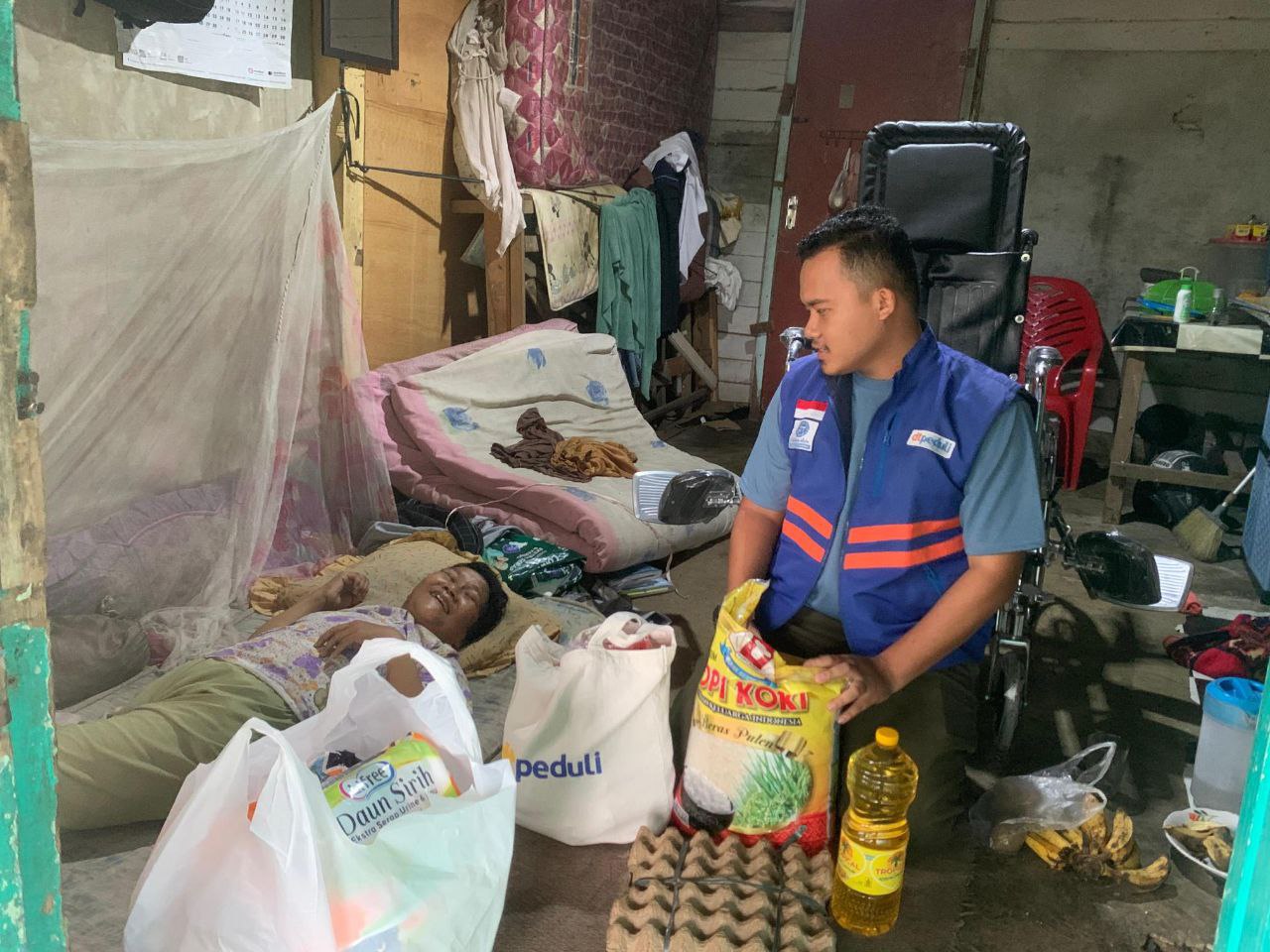 DT Peduli Riau Salurkan Bantuan Peduli Kesehatan untuk Penderita Stroke di Pekanbaru