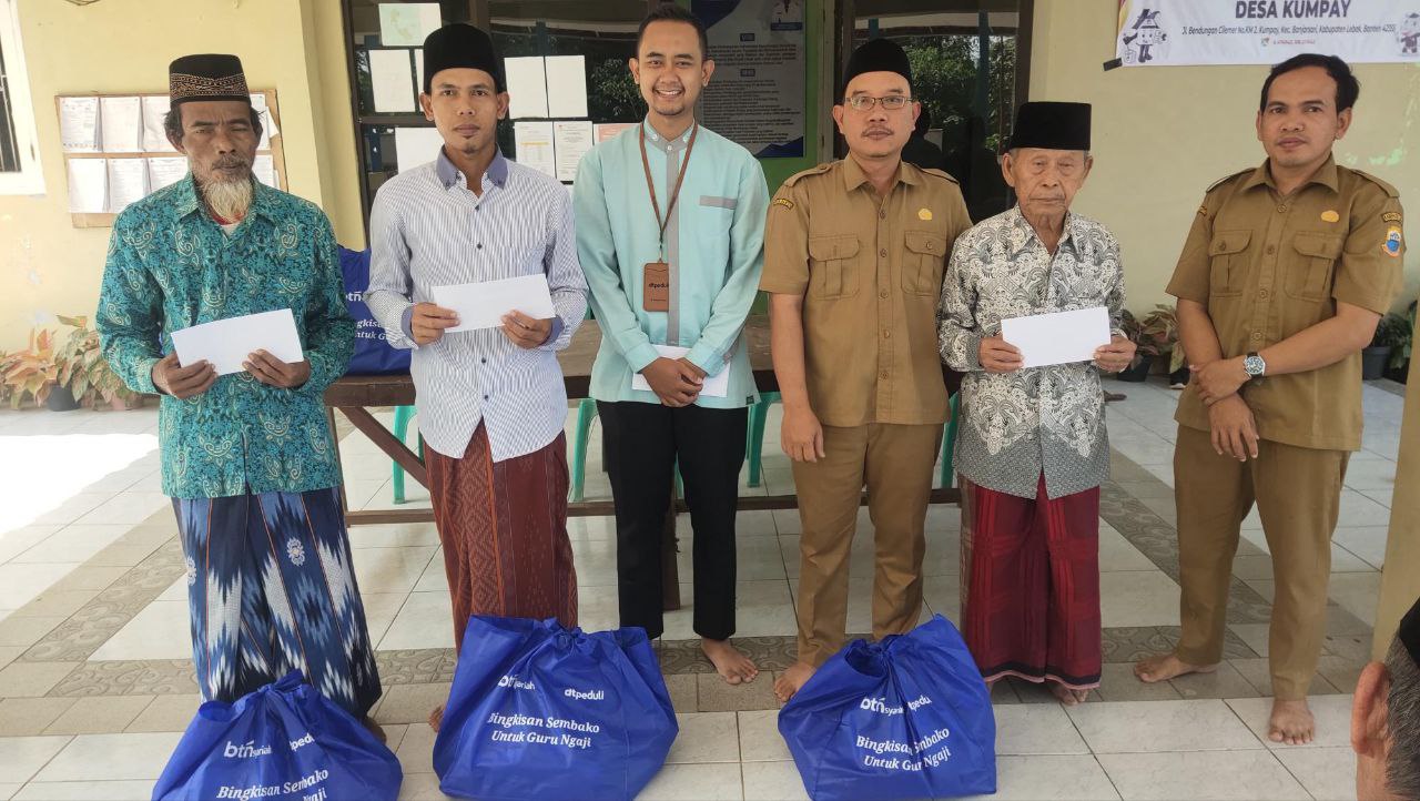 Peduli Guru Ngaji, BTN Syariah dan DT Peduli Serang Berikan Sembako dan Santunan