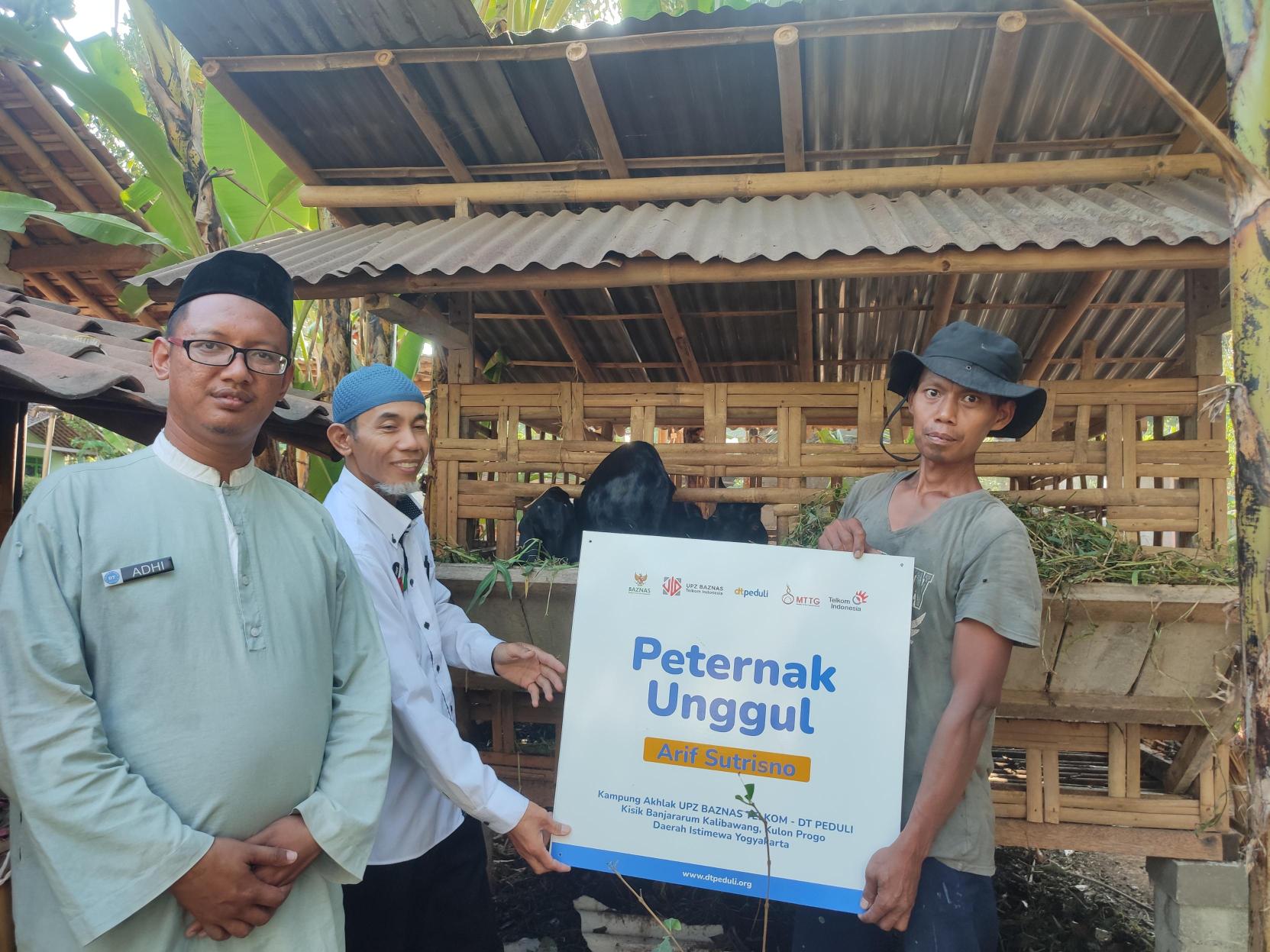 DT Peduli Yogyakarta Lakukan Kunjungan dan Serahkan Papan Nama ke Peternak di Kampung Akhlak   