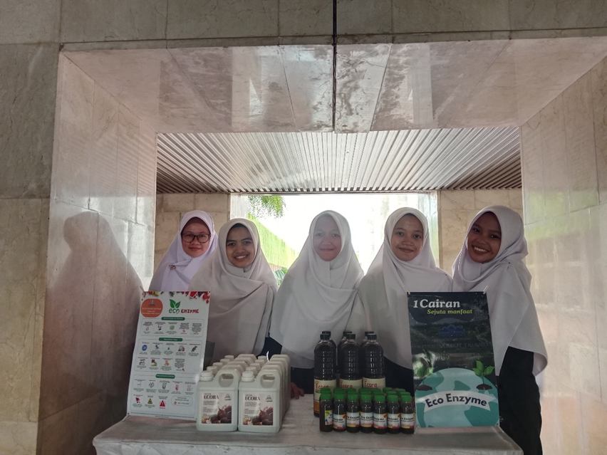 Santri Adzkia Ciptakan Sabun Ecora dengan Segudang Manfaat dari Limbah Organik