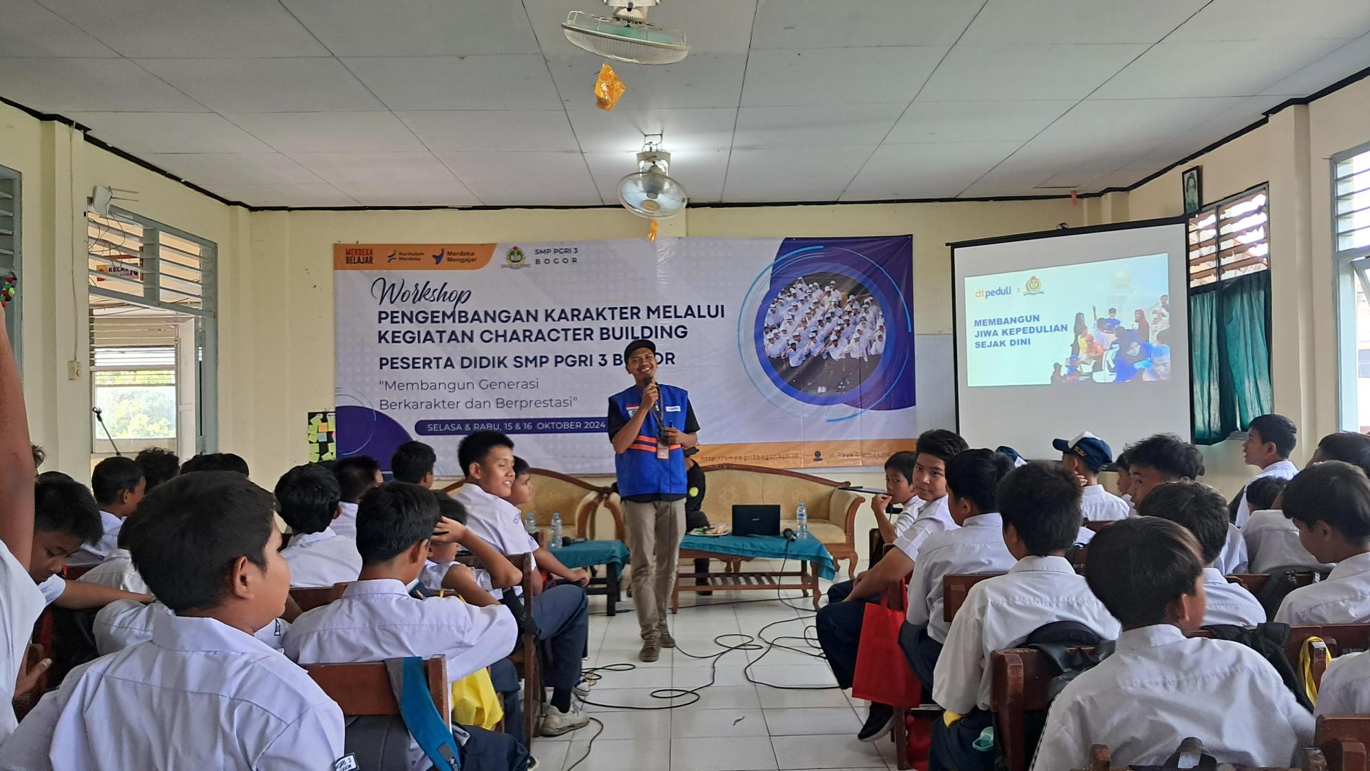 Bentuk Karakter Siswa Berkahlak Karimah, SMP PGRI 3 dan DT Bogor Gelar Pelatihan Character Building 