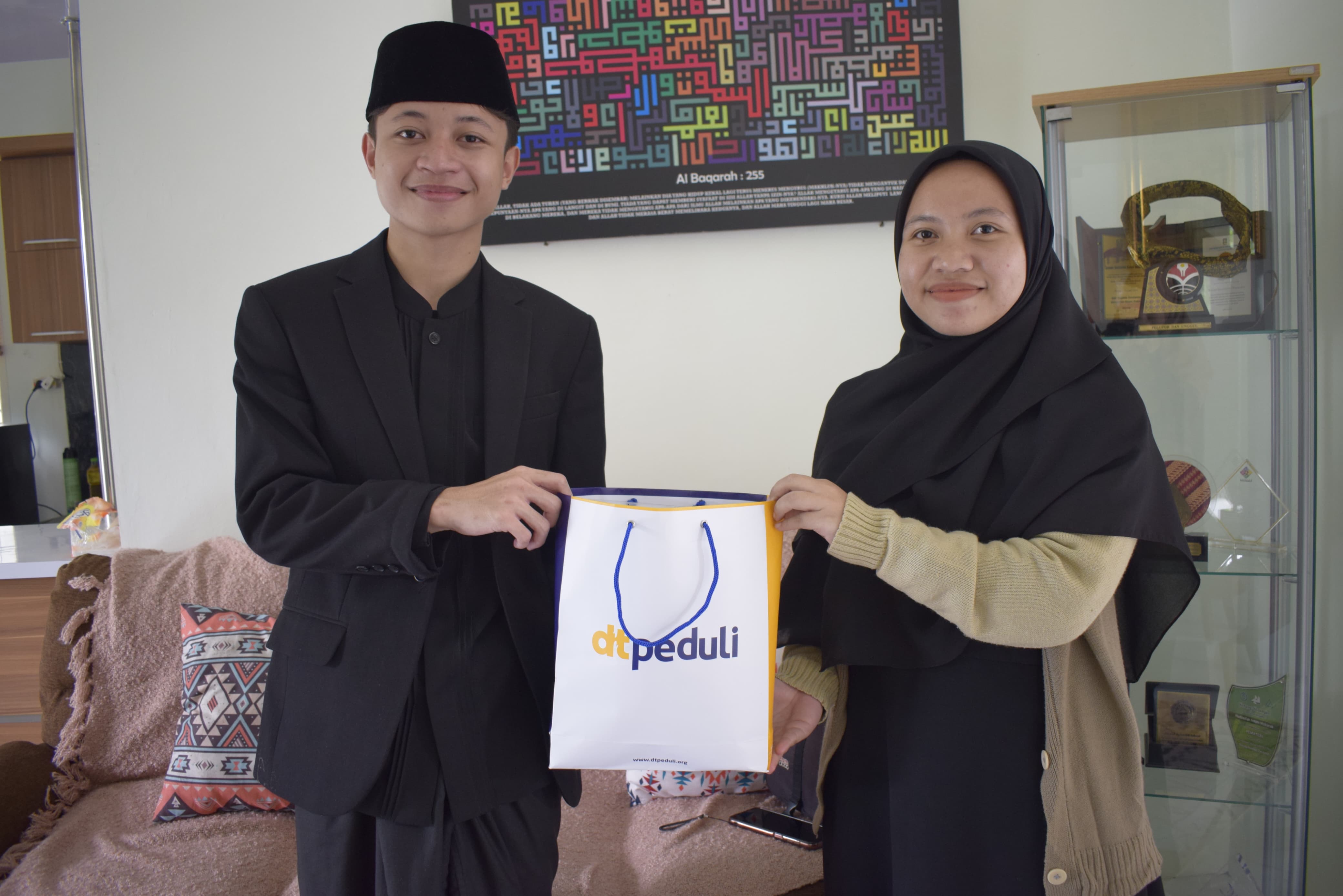 Kesuksesan Hudzaifah Aslam Mubarak, Da’i Muda yang Gemar Bersedekah